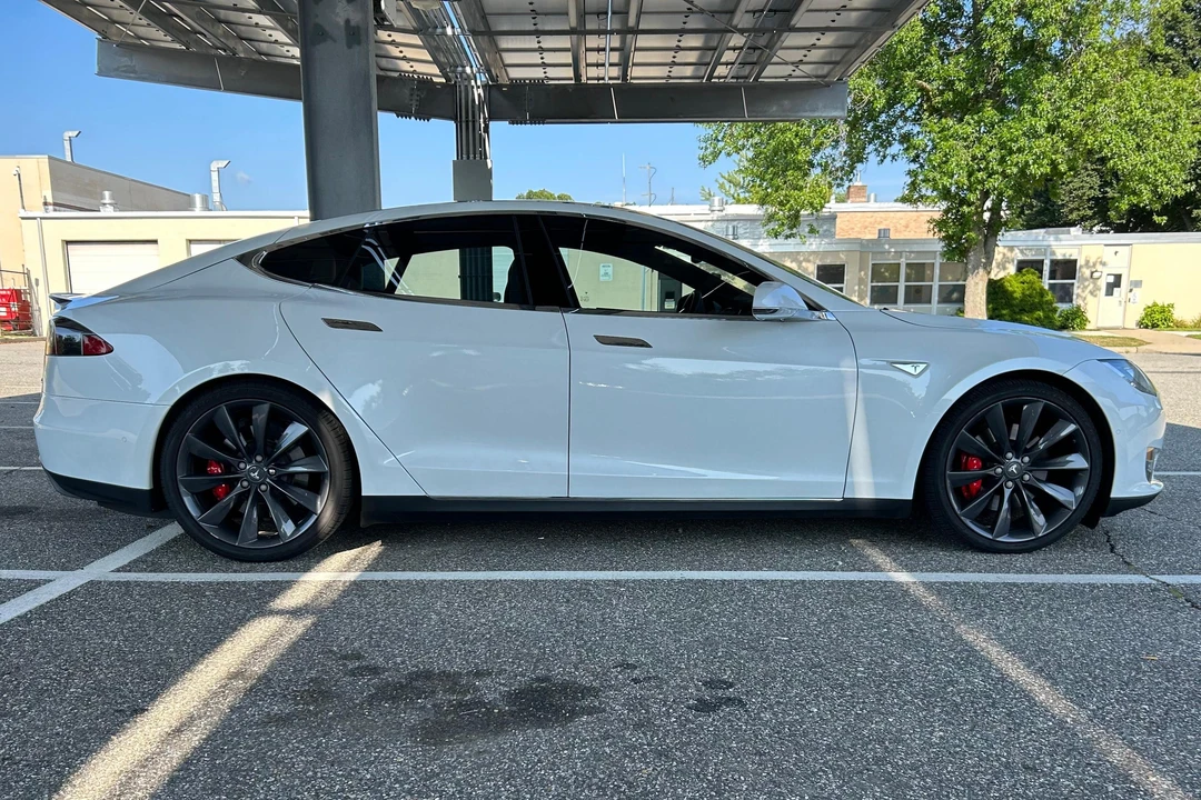 2015 Tesla Model S - Image 3 of 31