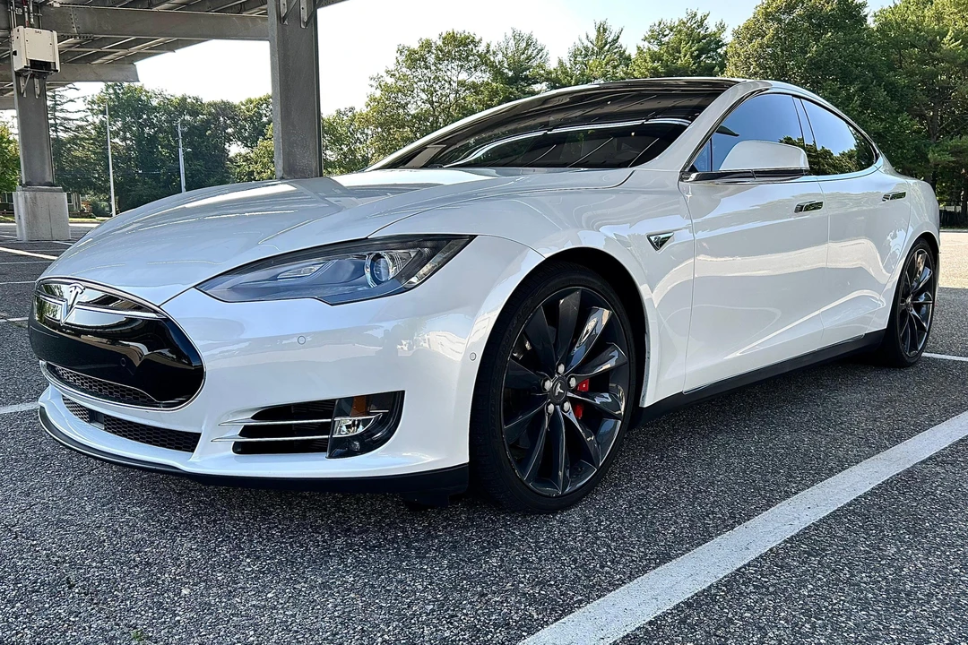 2015 Tesla Model S - Image 8 of 31