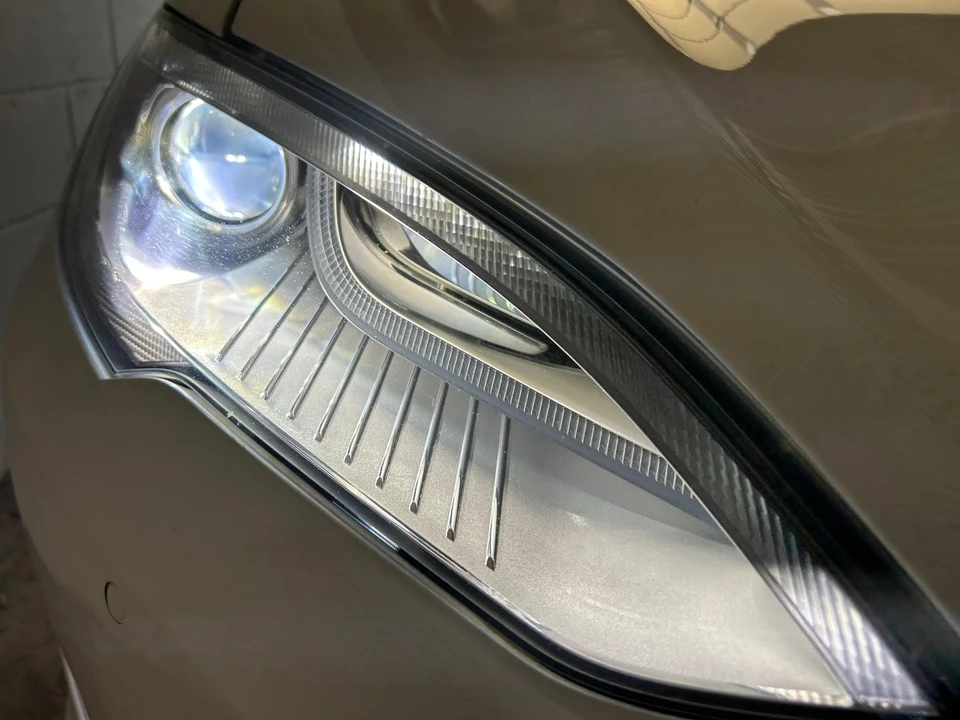 2015 Tesla Model S - Image 25 of 31