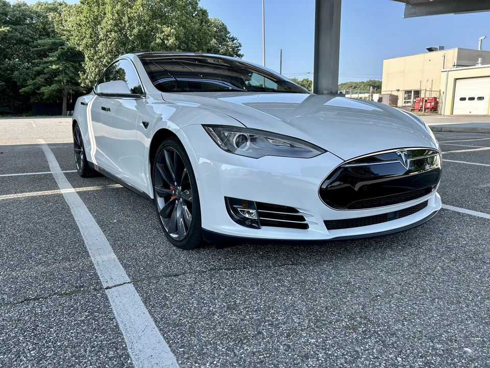 2015 Tesla Model S - Image 21 of 31
