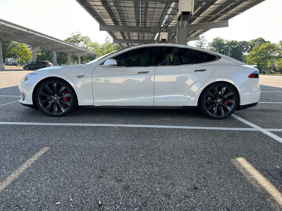 2015 Tesla Model S - Image 12 of 31