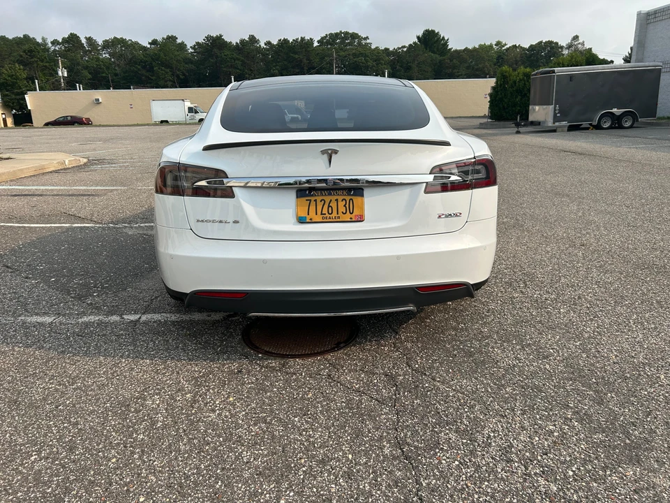 2015 Tesla Model S - Image 14 of 31