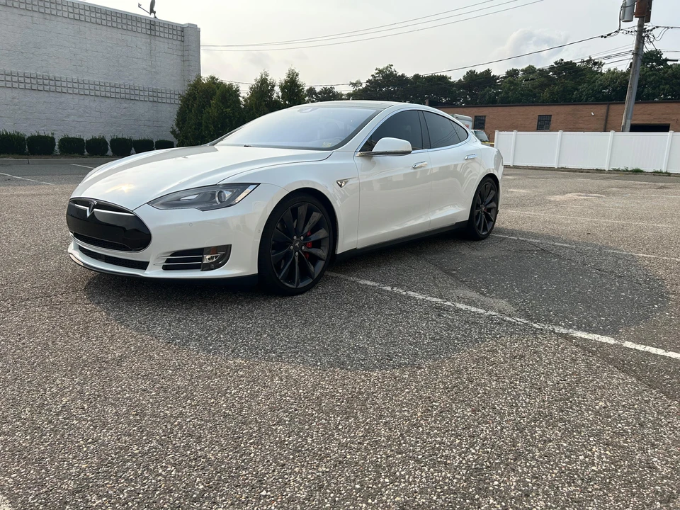 2015 Tesla Model S - Image 10 of 31