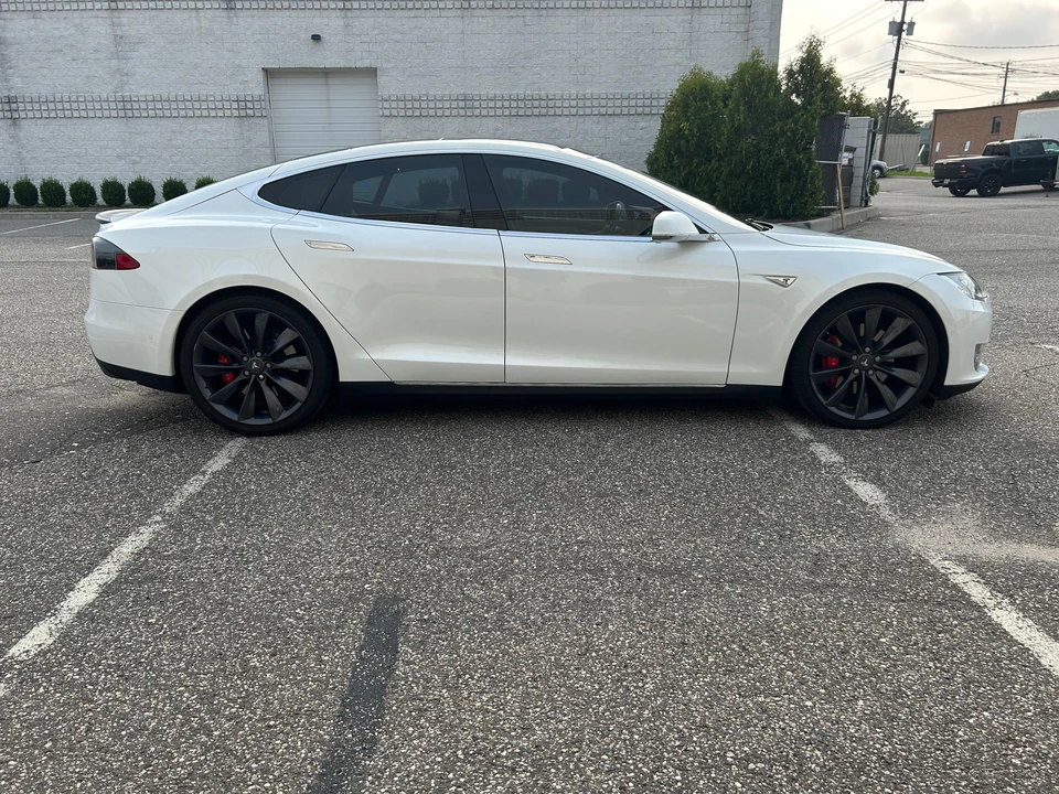 2015 Tesla Model S - Image 18 of 31