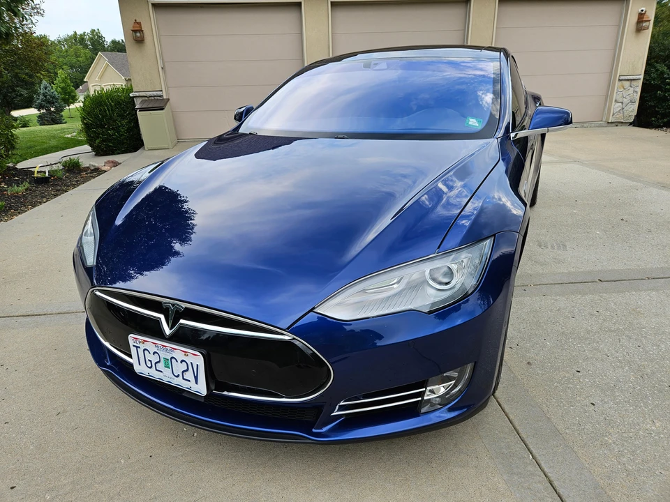 2015 Tesla Model S - Image 8 of 31
