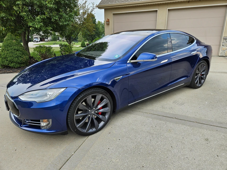 2015 Tesla Model S - Image 10 of 31