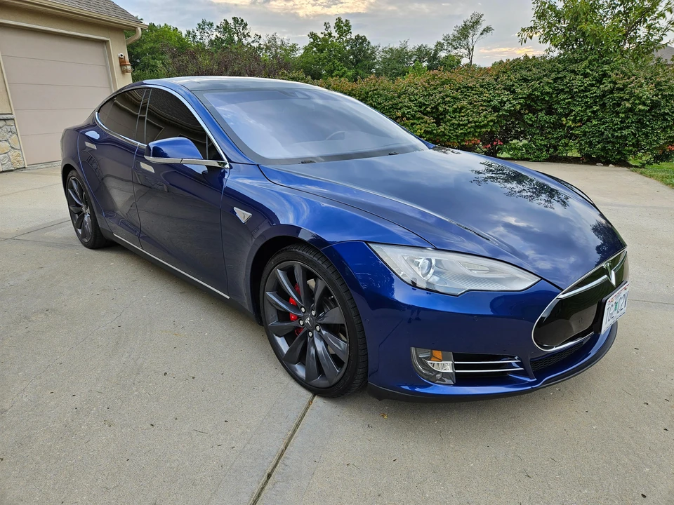 2015 Tesla Model S - Image 27 of 31