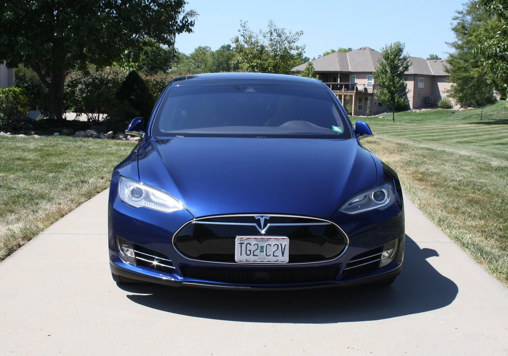 2015 Tesla Model S - Image 7 of 31
