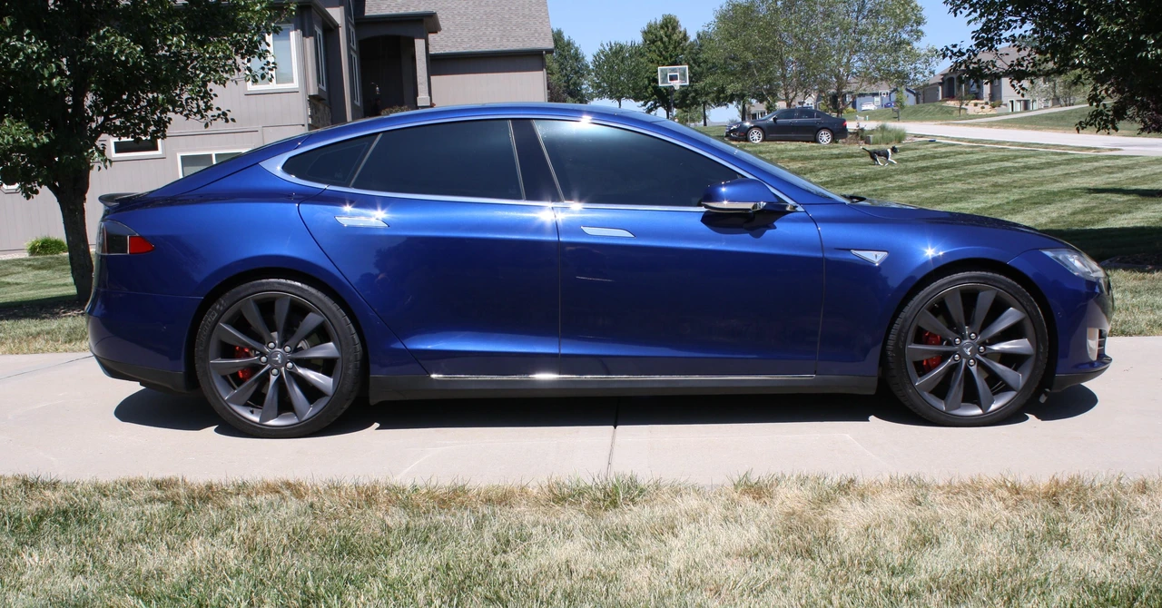 2015 Tesla Model S - Image 25 of 31