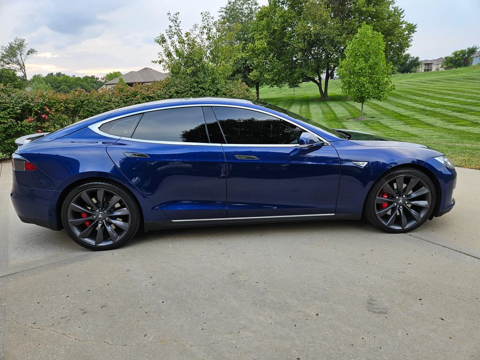 2015 Tesla Model S - Image 26 of 31