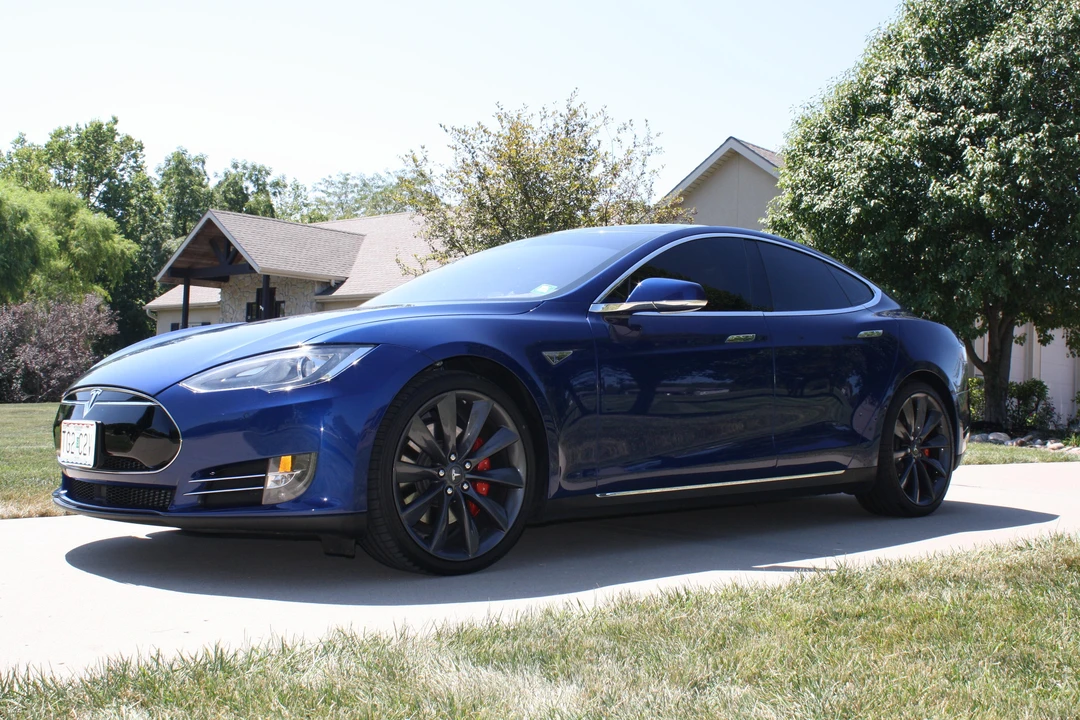 2015 Tesla Model S - Image 11 of 31