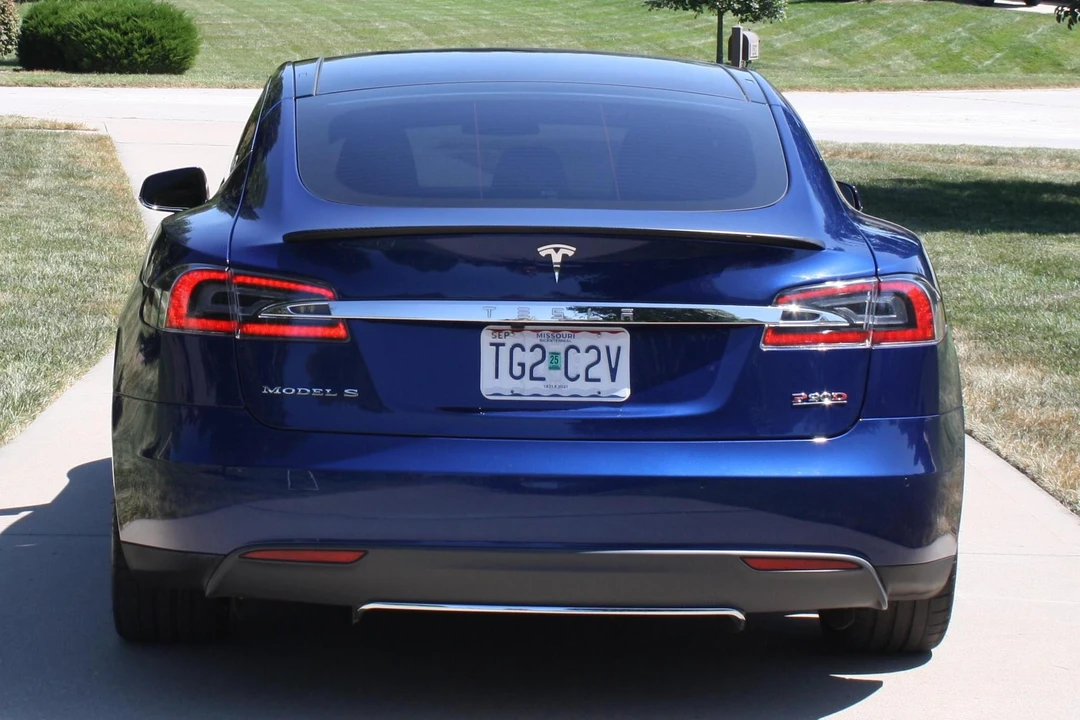 2015 Tesla Model S - Image 5 of 31