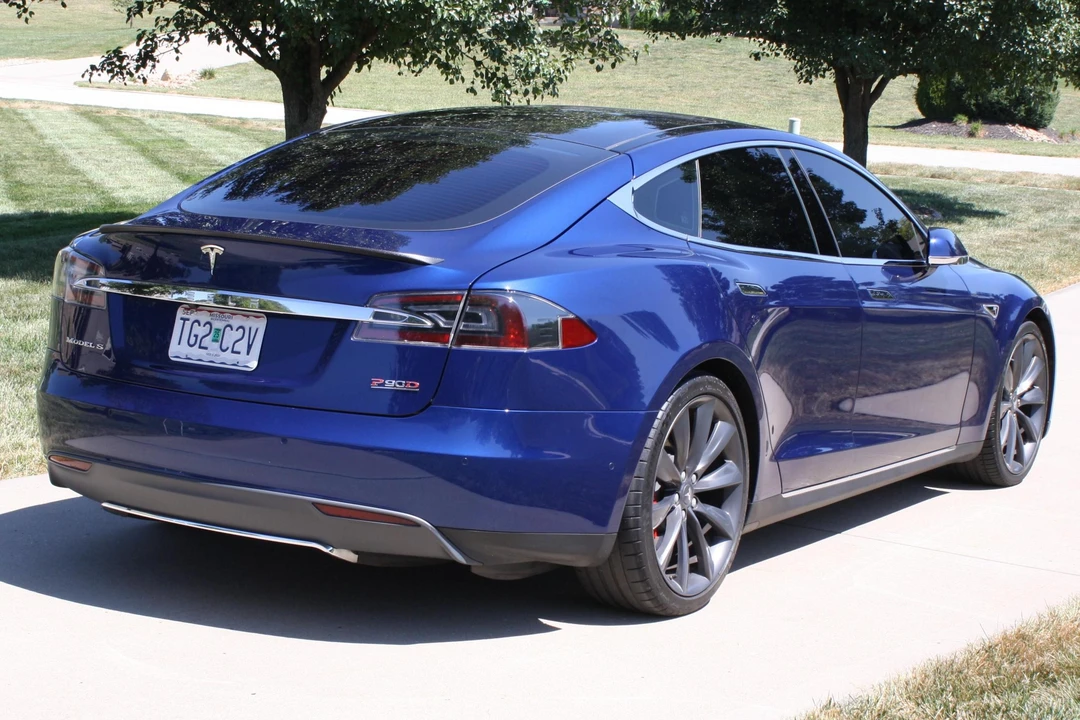2015 Tesla Model S - Image 4 of 31