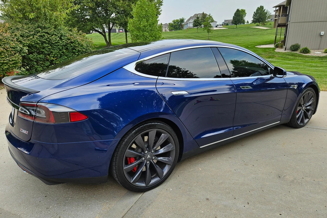 2015 Tesla Model S - Image 22 of 31