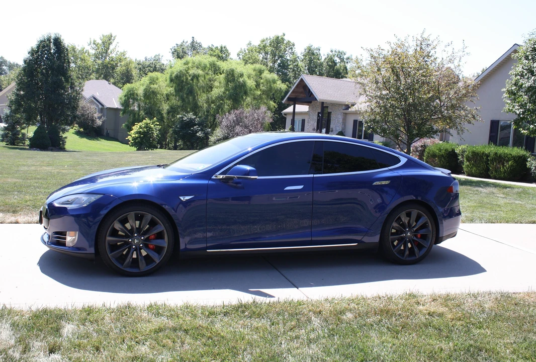 2015 Tesla Model S - Image 12 of 31
