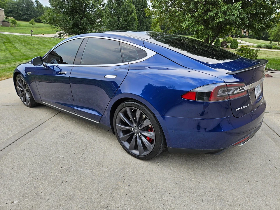 2015 Tesla Model S - Image 15 of 31