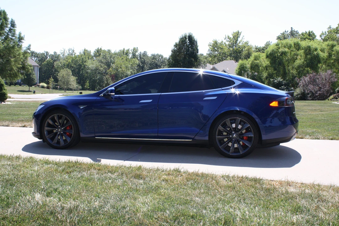 2015 Tesla Model S - Image 13 of 31