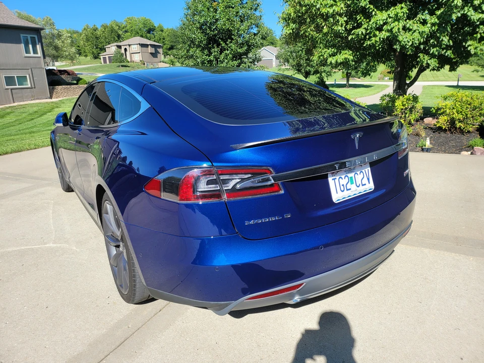 2015 Tesla Model S - Image 16 of 31