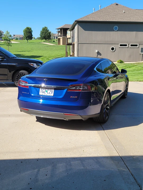 2015 Tesla Model S - Image 21 of 31
