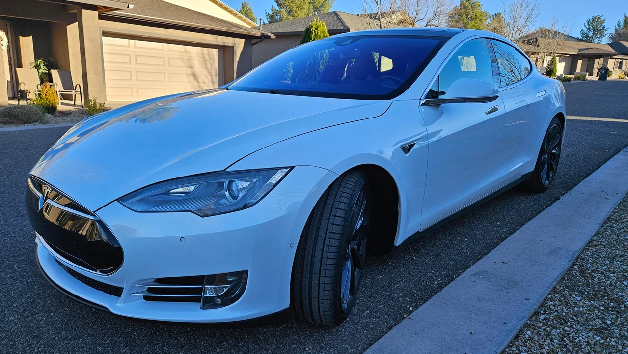 2015 Tesla Model S - Image 30 of 31