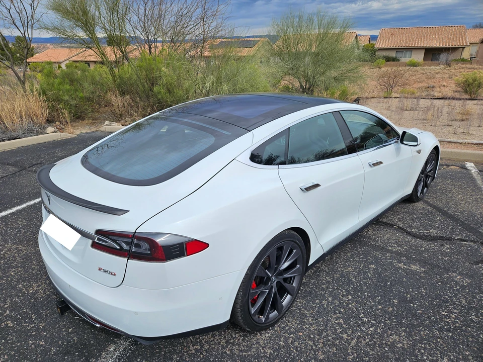 2015 Tesla Model S - Image 15 of 31
