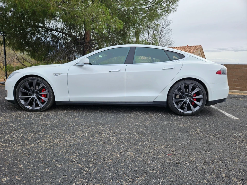 2015 Tesla Model S - Image 10 of 31