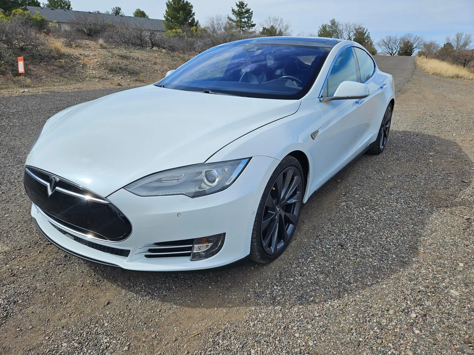 2015 Tesla Model S - Image 9 of 31