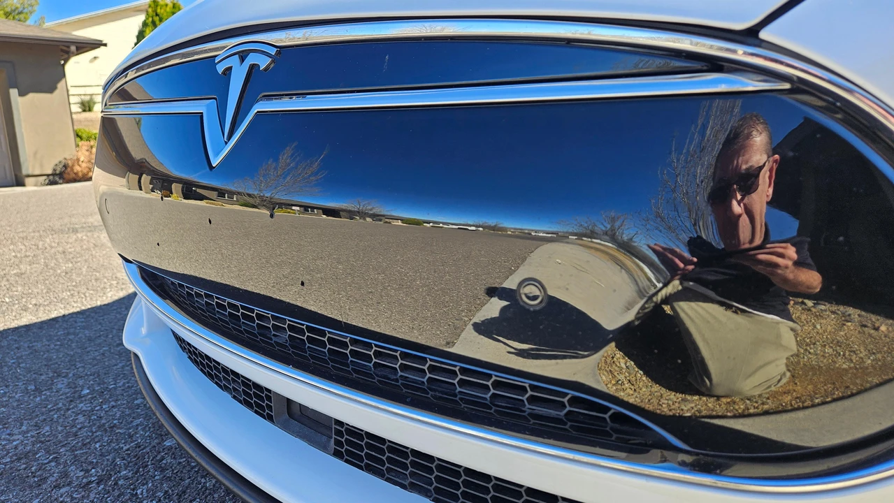 2015 Tesla Model S - Image 26 of 31