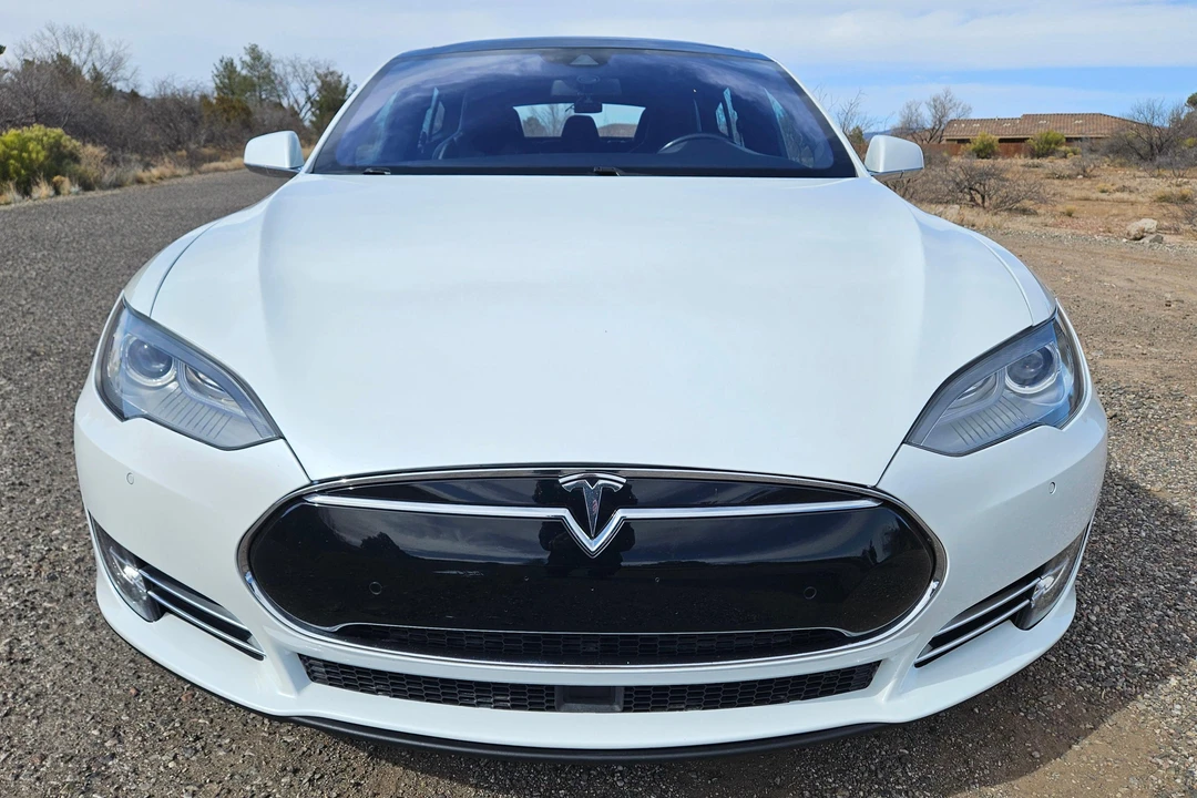 2015 Tesla Model S - Image 2 of 31