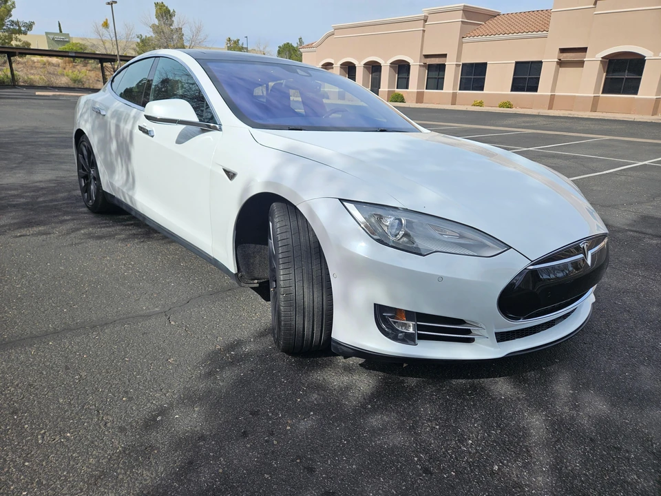 2015 Tesla Model S - Image 19 of 31