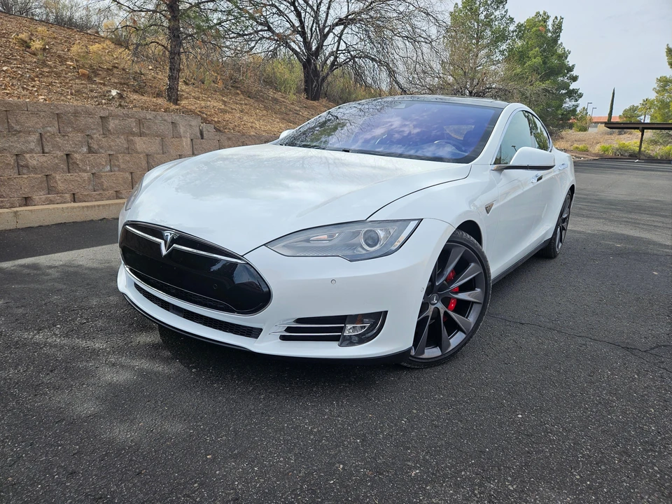 2015 Tesla Model S - Image 8 of 31
