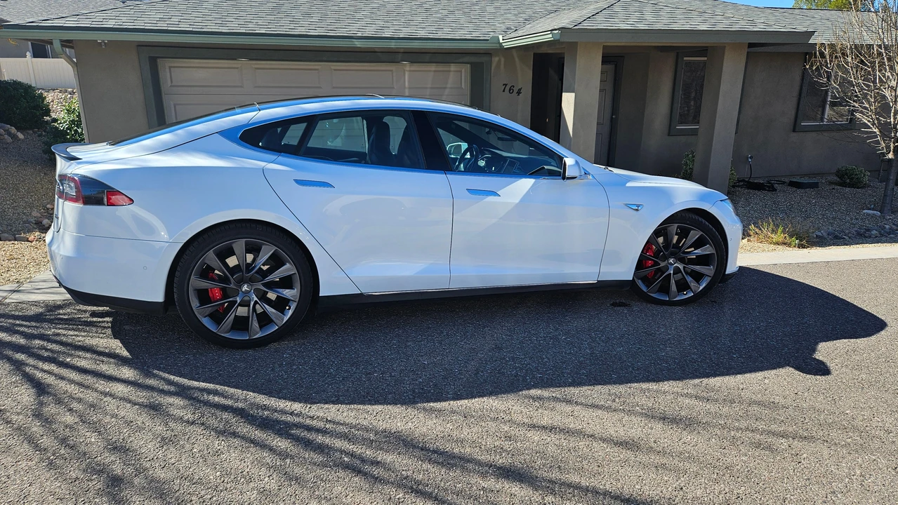 2015 Tesla Model S - Image 16 of 31