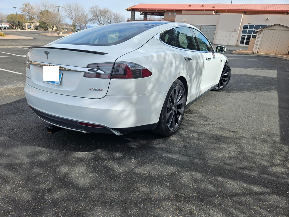 2015 Tesla Model S - Image 14 of 31