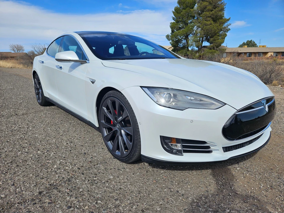 2015 Tesla Model S - Image 20 of 31