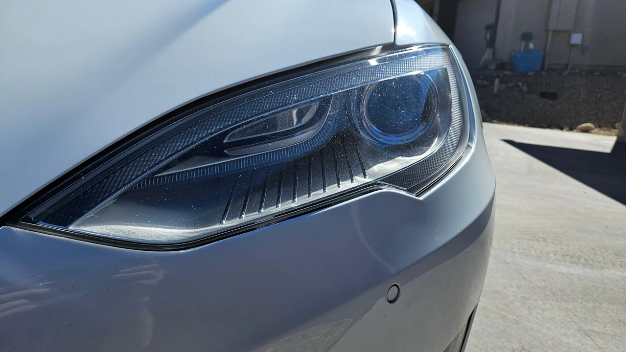 2015 Tesla Model S - Image 28 of 31