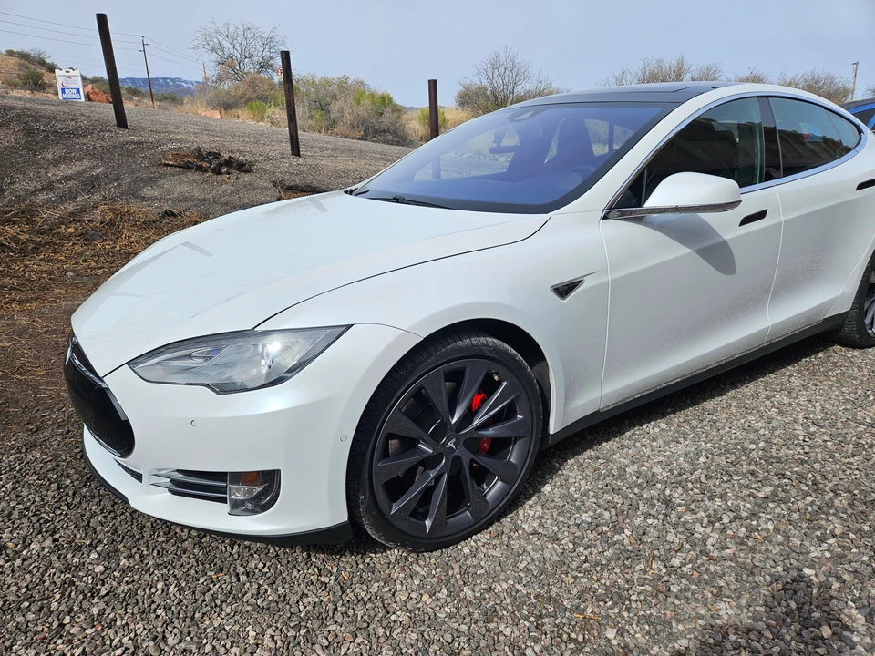 2015 Tesla Model S - Image 29 of 31