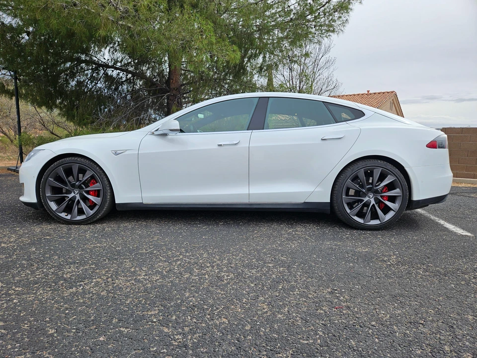 2015 Tesla Model S - Image 11 of 31