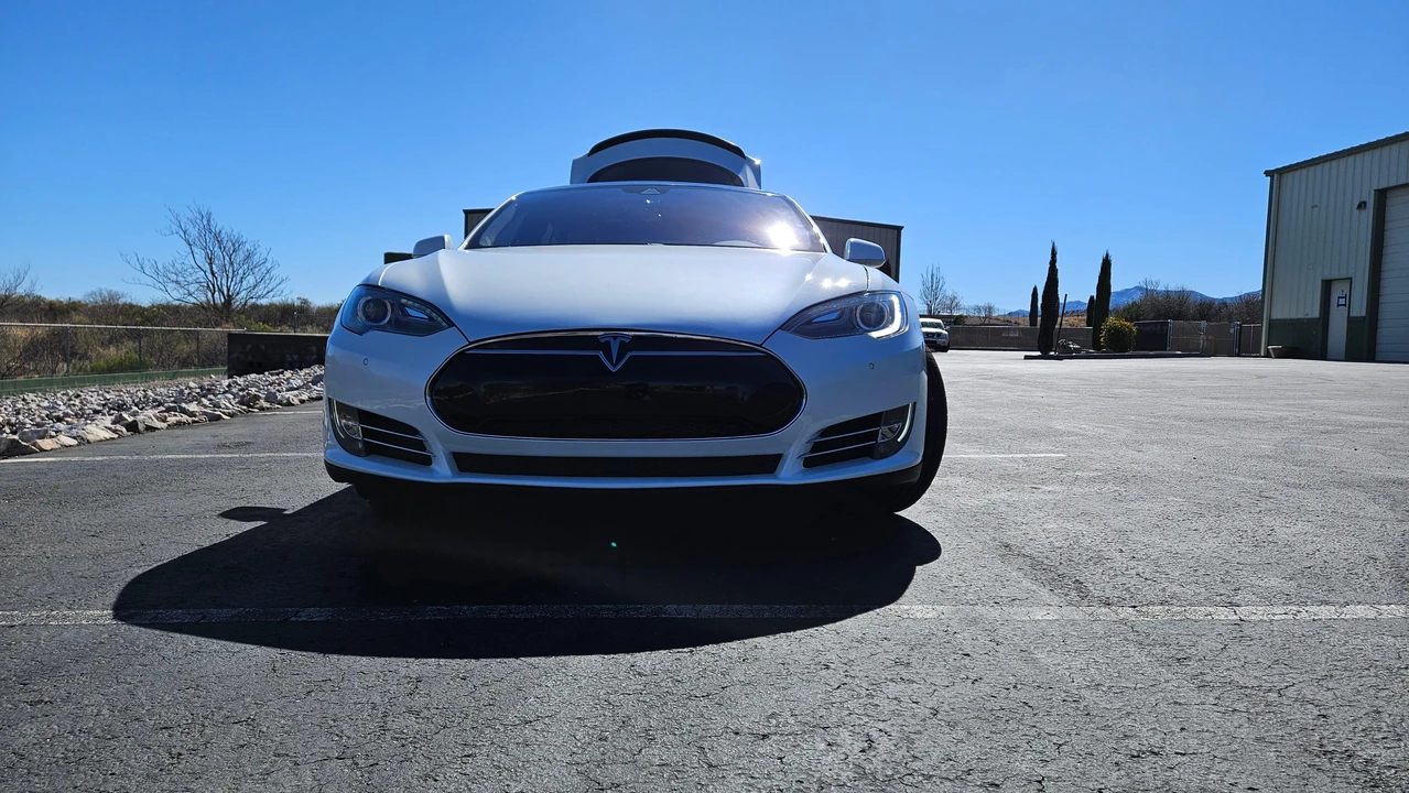 2015 Tesla Model S - Image 6 of 31
