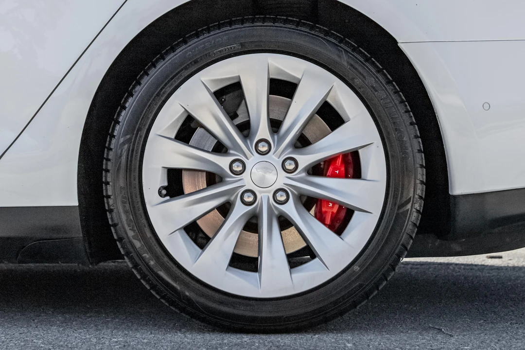 2015 Tesla Model S - Image 22 of 31