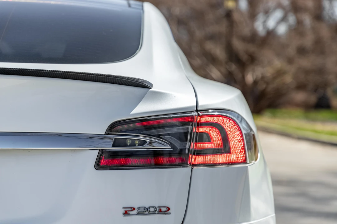 2015 Tesla Model S - Image 16 of 31