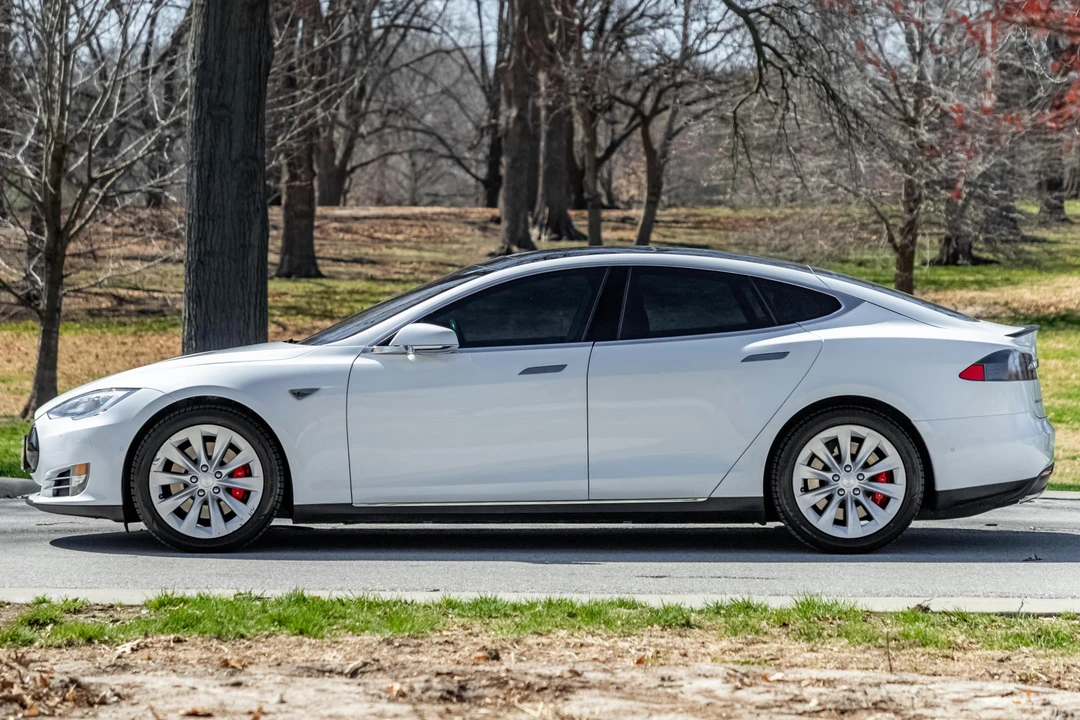 2015 Tesla Model S - Image 3 of 31