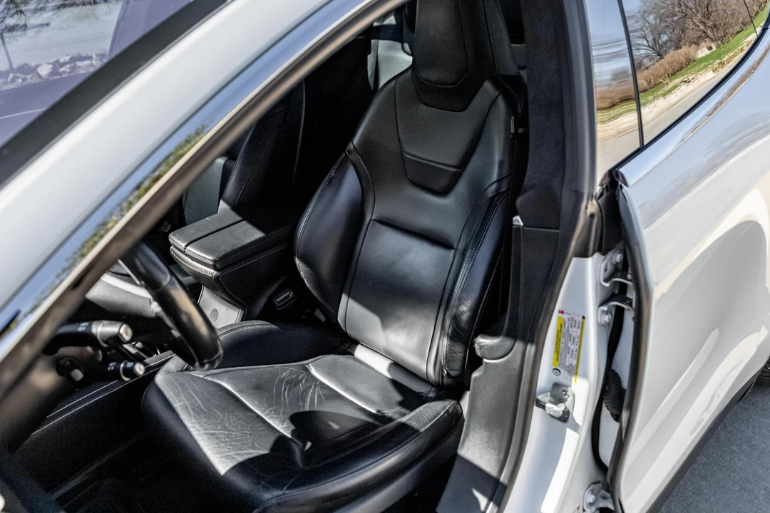 2015 Tesla Model S - Image 26 of 31