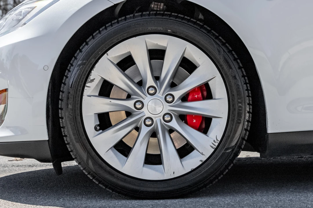 2015 Tesla Model S - Image 21 of 31