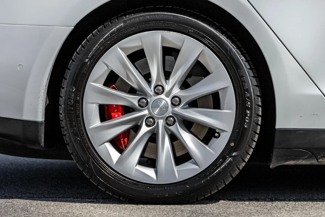 2015 Tesla Model S - Image 23 of 31