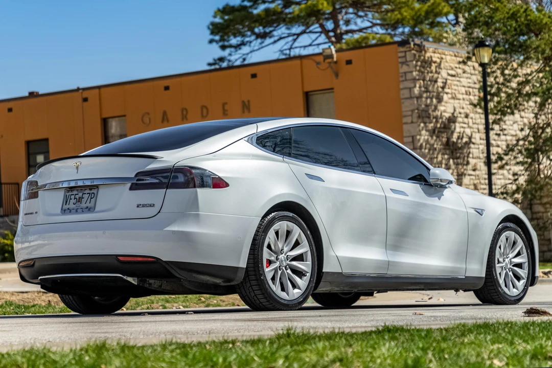 2015 Tesla Model S - Image 4 of 31