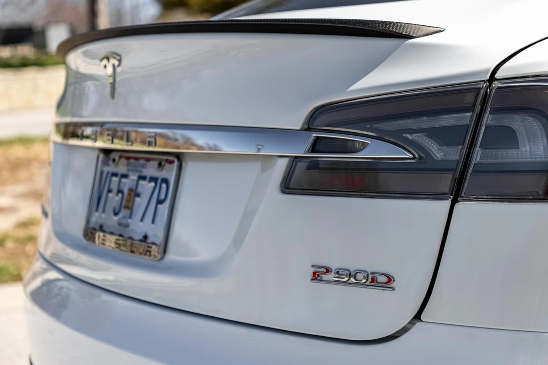 2015 Tesla Model S - Image 14 of 31