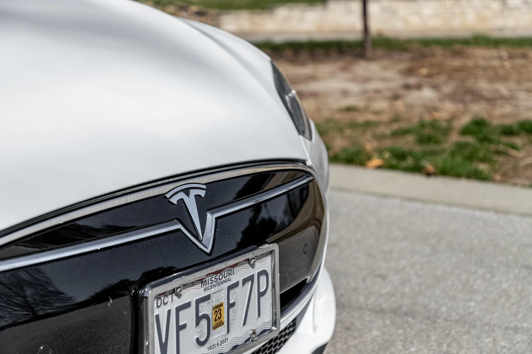 2015 Tesla Model S - Image 20 of 31