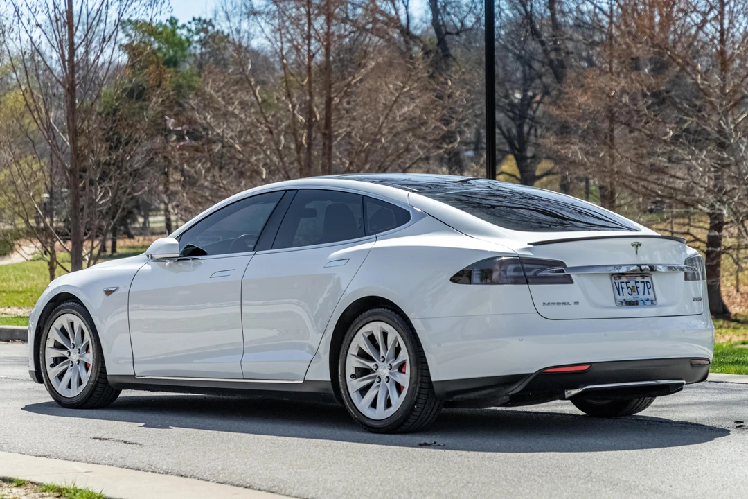 2015 Tesla Model S - Image 7 of 31