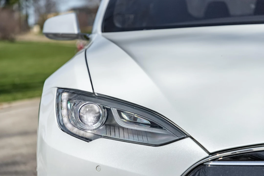 2015 Tesla Model S - Image 18 of 31