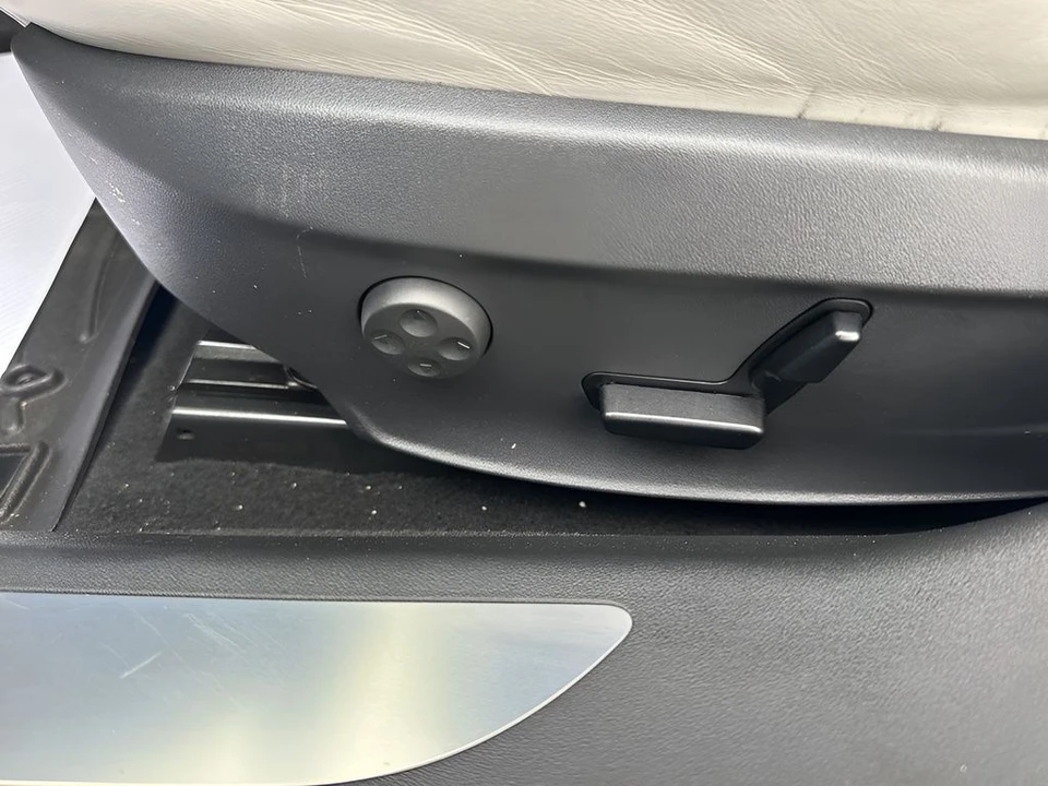 2015 Tesla Model S - Image 10 of 12
